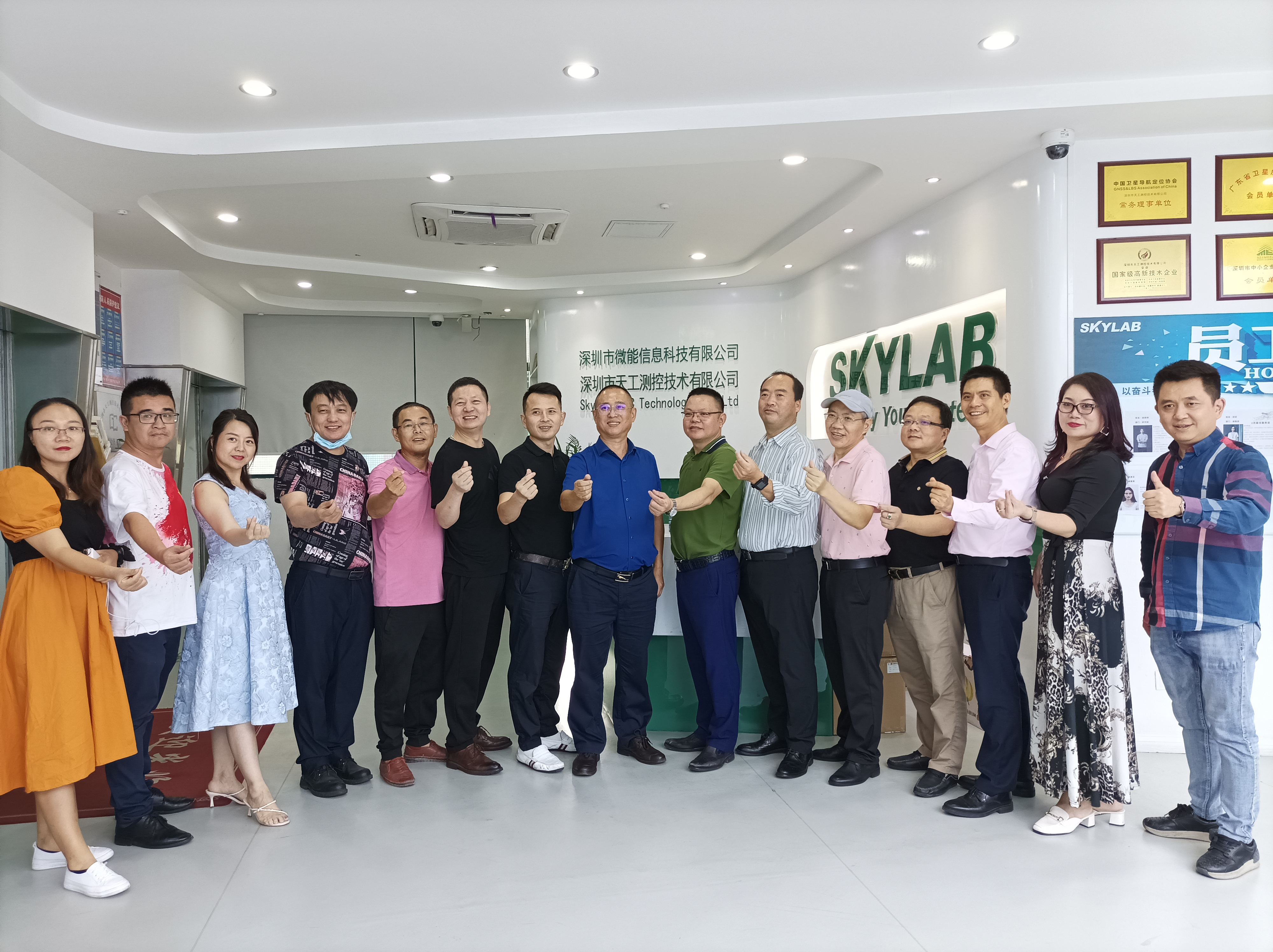深圳市重庆商会五专六片龙华、光明片区会员企业一行莅临SKYLAB参观指导