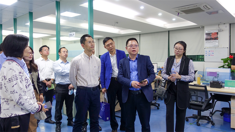 【热烈欢迎】龙华区政协经济委员会领导莅临SKYLAB考察指导.jpg 【热烈欢迎】龙华区政协经济委员会领导莅临SKYLAB考察指导.jpg