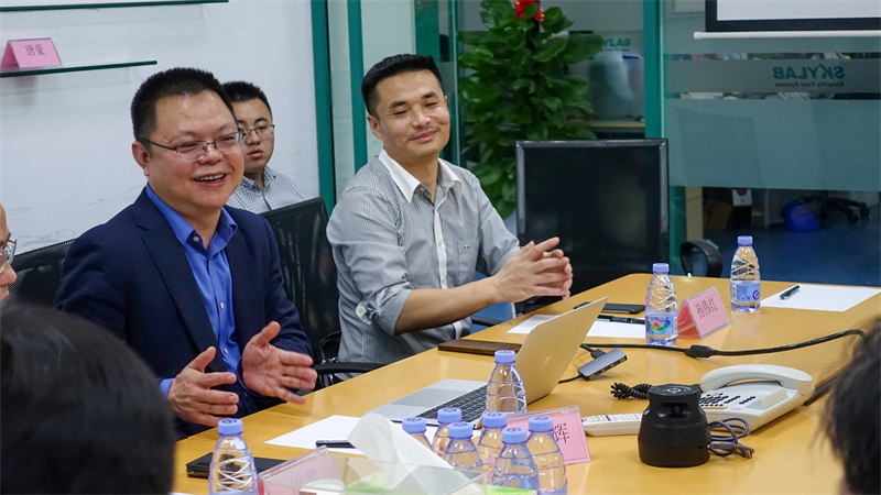 【热烈欢迎】龙华区政协经济委员会领导莅临SKYLAB考察指导.jpg 【热烈欢迎】龙华区政协经济委员会领导莅临SKYLAB考察指导.jpg